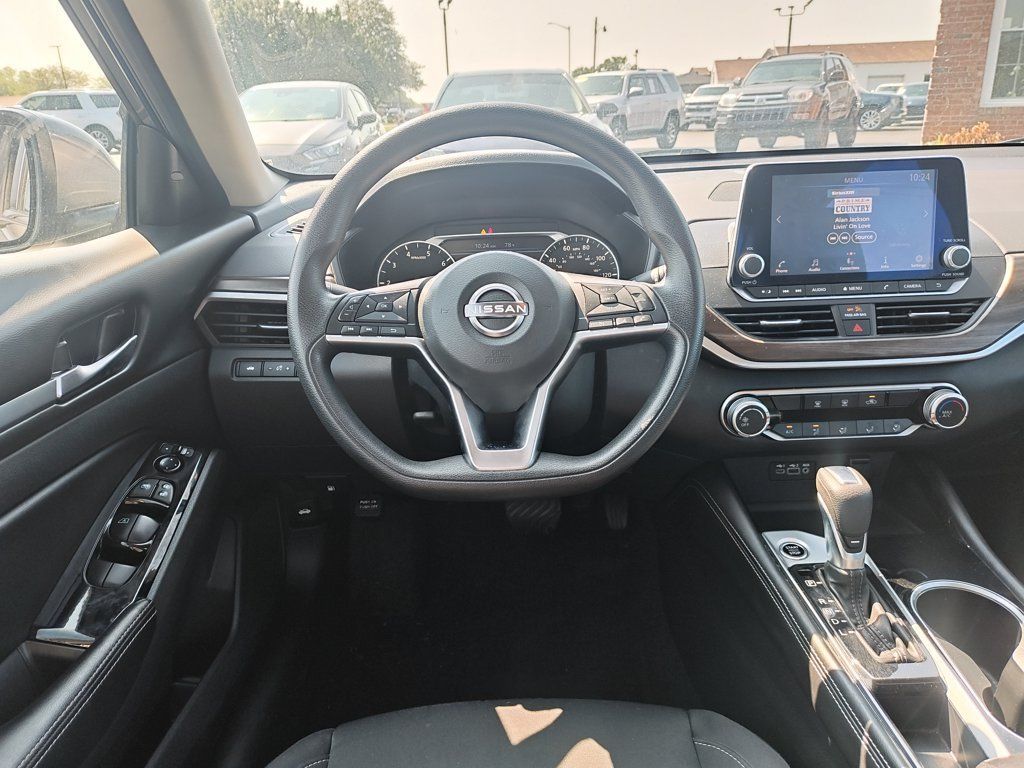 Used 2023 Nissan Altima 2.5 SV FWD image 16