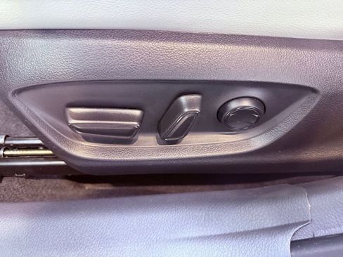 Used 2022 Toyota Camry SE image 19