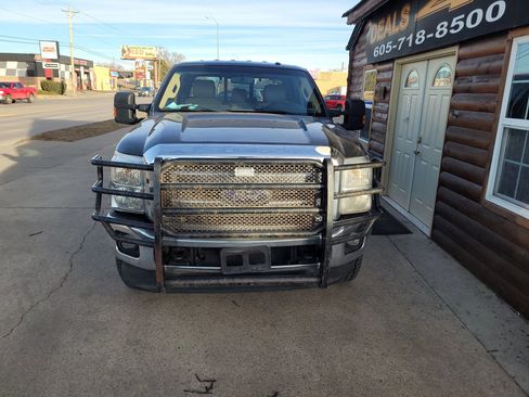 Used 2013 Ford F250 Lariat w/ Lariat Interior Pkg image 3
