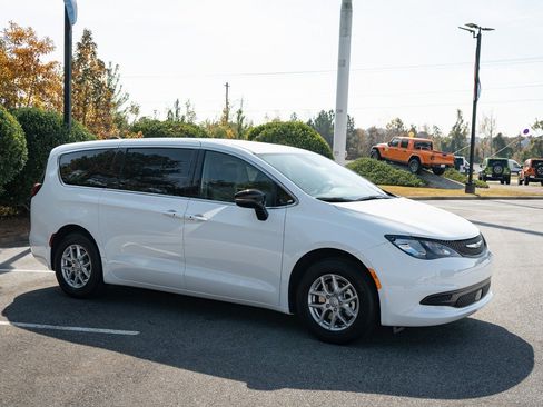 New 2026 Chrysler Voyager LX image 12