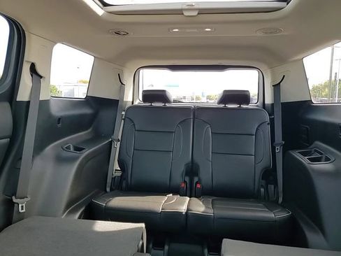 Used 2023 GMC Acadia Denali w/ Denali Ultimate Package image 25