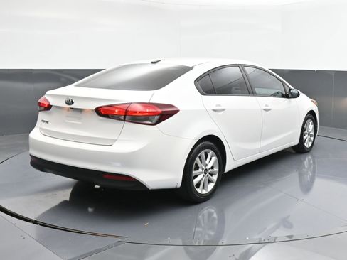 Used 2017 Kia Forte LX w/ LX Popular Package image 8