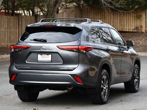 Used 2021 Toyota Highlander Limited image 13