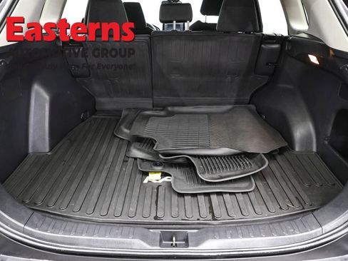 Used 2021 Toyota RAV4 LE AWD/4WD image 9