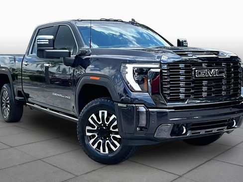 Used 2024 GMC Sierra 3500 Denali Ultimate AWD/4WD image 3