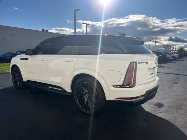 Used 2025 Cadillac Escalade IQ Sport 2 w/ LPO, ONYX Package AWD/4WD image 4