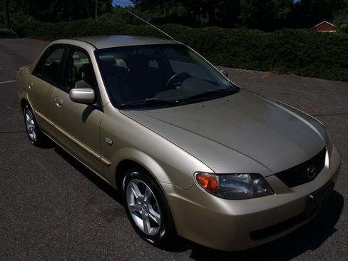 Used 2003 MAZDA Protege FWD image 2