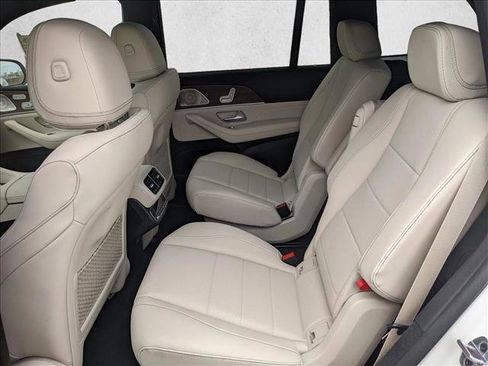 Used 2025 Mercedes-Benz GLS 450 4MATIC image 16