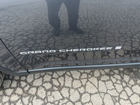 Used 2024 Jeep Grand Cherokee Limited image 42