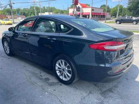 Used 2020 Ford Fusion SE image 9