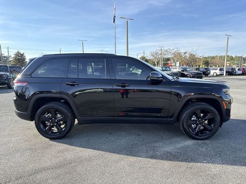New 2025 Jeep Grand Cherokee Altitude w/ Trailer Tow Package image 2