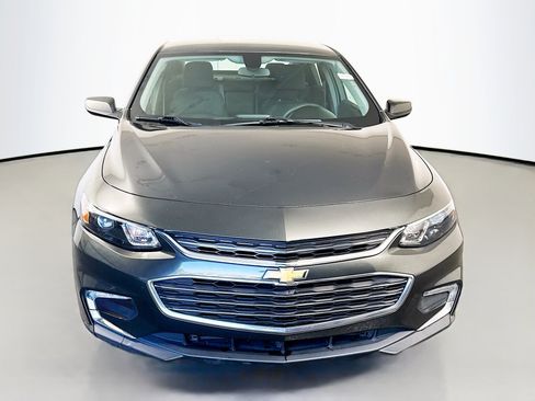 Used 2018 Chevrolet Malibu LT image 2