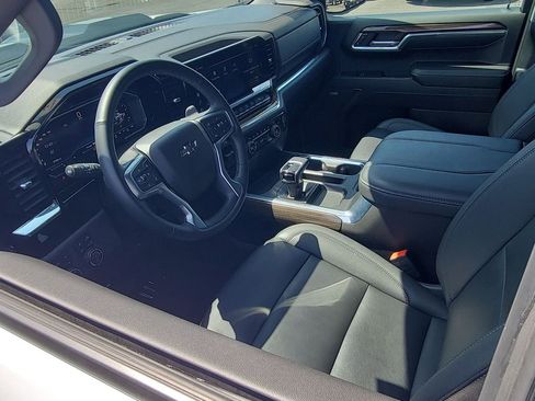 Used 2024 Chevrolet Silverado 1500 LT Trail Boss w/ Convenience Package II AWD/4WD image 10