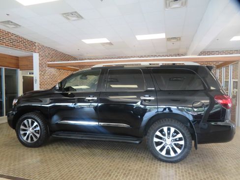 Used 2018 Toyota Sequoia Limited w/ Safety & Convenience Package AWD/4WD image 89