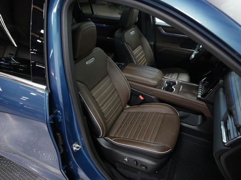 Used 2026 GMC Acadia Denali Ultimate w/ LPO, Floor Liner Package AWD/4WD image 22