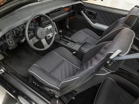 Used 1987 Chevrolet Camaro Z28 RWD image 3