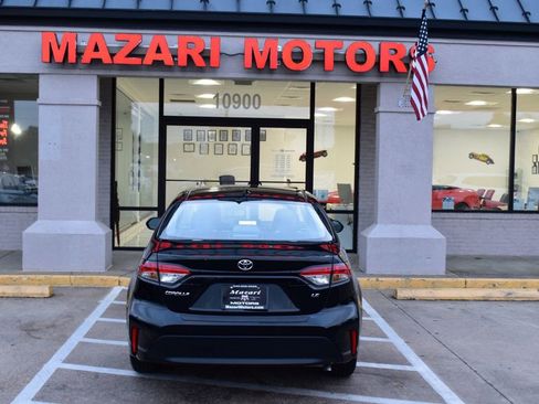 Used 2025 Toyota Corolla LE image 10