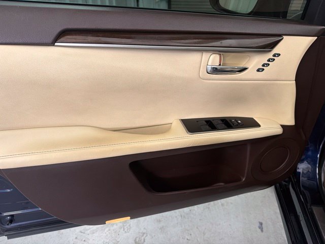 Used 2018 Lexus ES 350 w/ Luxury Package w/Wood Trim FWD image 25