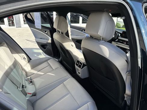 Used 2024 Genesis G70 2.5T image 34