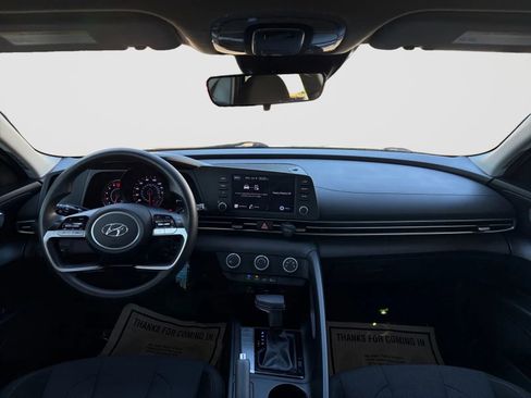 Used 2021 Hyundai Elantra SE FWD image 22