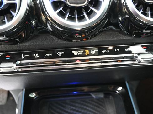 Used 2024 Mercedes-Benz GLB 250 image 34