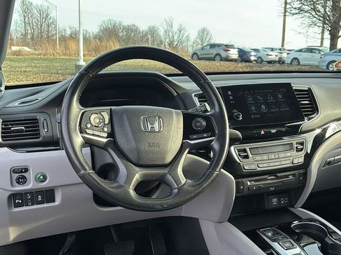 Used 2019 Honda Pilot Touring image 13