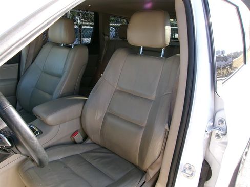 Used 2017 Jeep Grand Cherokee Limited image 16