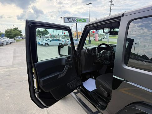 Used 2018 Jeep Wrangler Sport AWD/4WD image 17