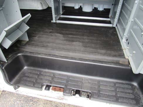 Used 2015 Chevrolet Express 2500 RWD image 19
