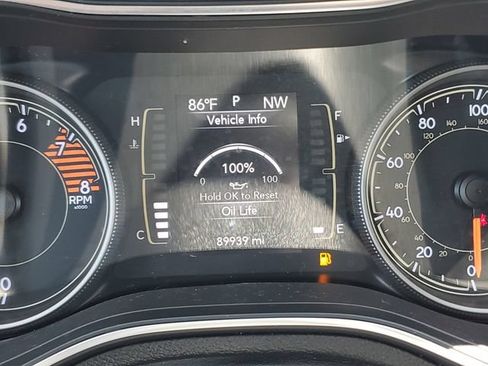 Used 2020 Jeep Cherokee Latitude Plus w/ Cold Weather Group AWD/4WD image 26
