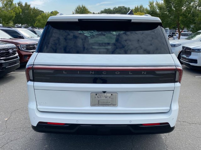 New 2027 Lincoln Navigator Reserve w/ Jet Appearance Package AWD/4WD image 27
