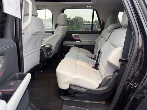 Used 2025 Ford Expedition Max Platinum AWD/4WD image 29
