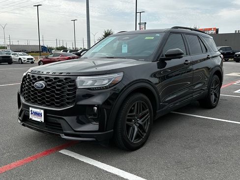 Used 2025 Ford Explorer ST AWD/4WD image 5