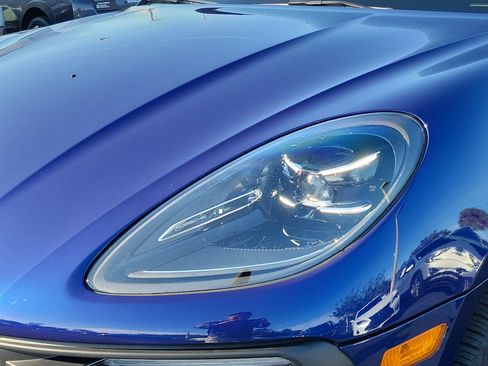 Used 2025 Porsche Macan Turbo image 9