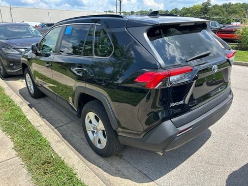 Used 2021 Toyota RAV4 LE AWD/4WD image 4