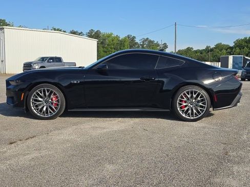 Used 2025 Ford Mustang GT Premium RWD image 2