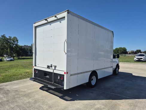 Used 2024 Ford E-450 and Econoline 450 Super Duty w/ Driver's Safety Package RWD image 8