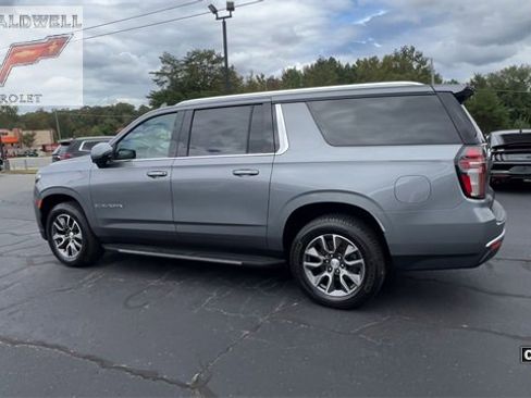 Used 2021 Chevrolet Suburban LT w/ LT Signature Package image 6