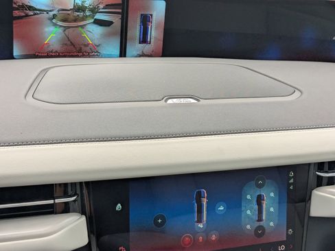 New 2025 Lincoln Navigator L Reserve image 25