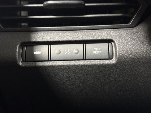 Used 2024 Nissan Altima 2.5 SV FWD image 18