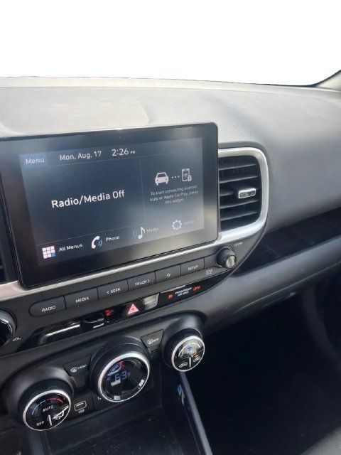 Used 2023 Hyundai Venue SEL FWD image 4