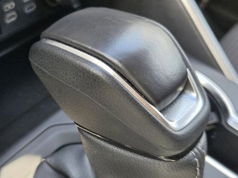 Used 2025 Toyota Highlander LE FWD image 21