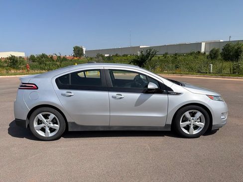 Used 2015 Chevrolet Volt FWD image 4