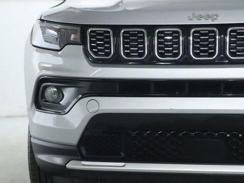 Used 2025 Jeep Compass Limited AWD/4WD image 7