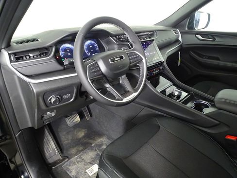 New 2025 Jeep Grand Cherokee L Laredo image 25