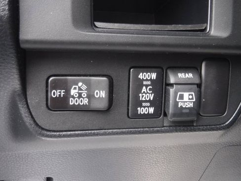 Used 2017 Toyota Tacoma TRD Sport image 23