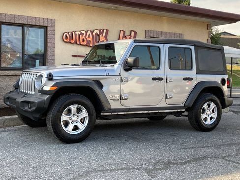 Used 2020 Jeep Wrangler Unlimited Sport S AWD/4WD image 4
