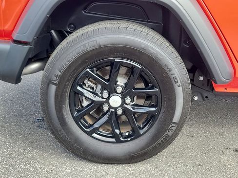 Used 2023 Jeep Wrangler Sport S image 5