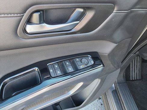 Used 2025 Nissan Pathfinder SL AWD/4WD image 22