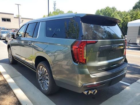 Used 2023 GMC Yukon XL Denali Ultimate AWD/4WD image 5
